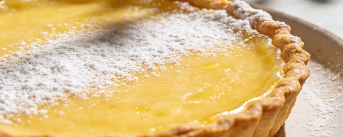 Tarte aux radis et fromage frais : l'entrée de printemps surprenante prête en 20 minutes qui épate tous les invités