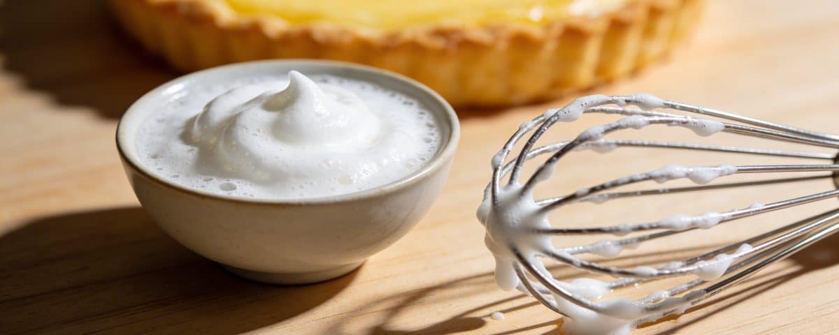 Ce qu'on fait avec le blanc d'œuf qu'on jette après une mayonnaise et qui change tout pour les desserts