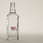 Bouteille transparente d'alcool a quatre-vingt-dix degres